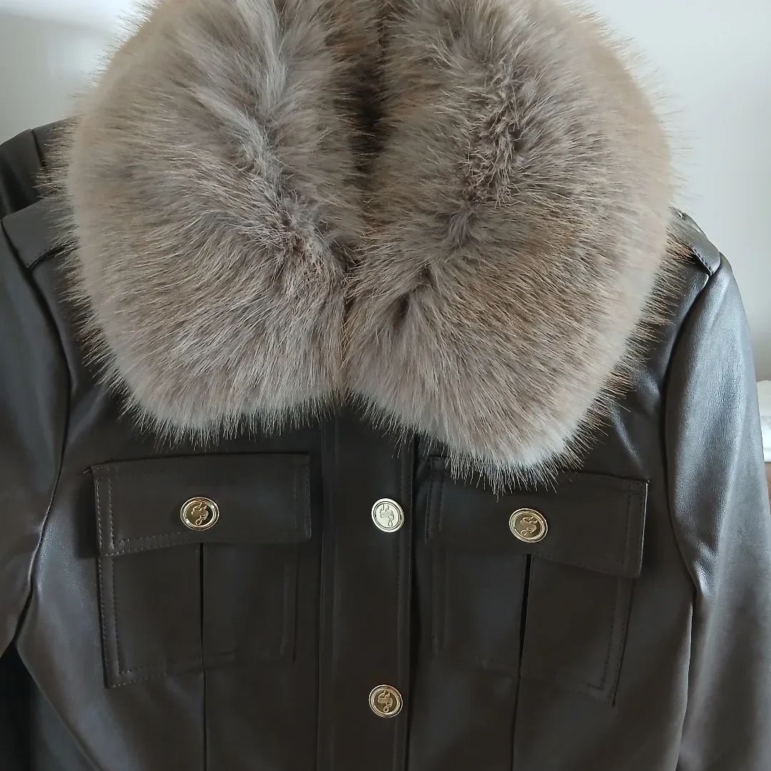 Stijlvol Leather look jasje met afneembare faux fur kraag